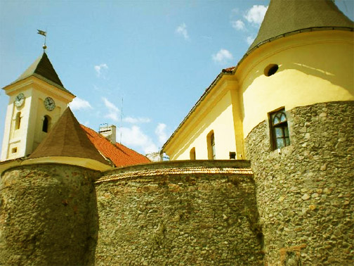 Замок Паланок. стіни замку