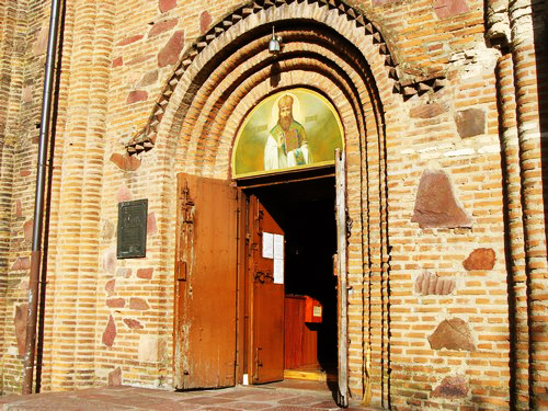 Вхід до церкви Святого Василя Великого