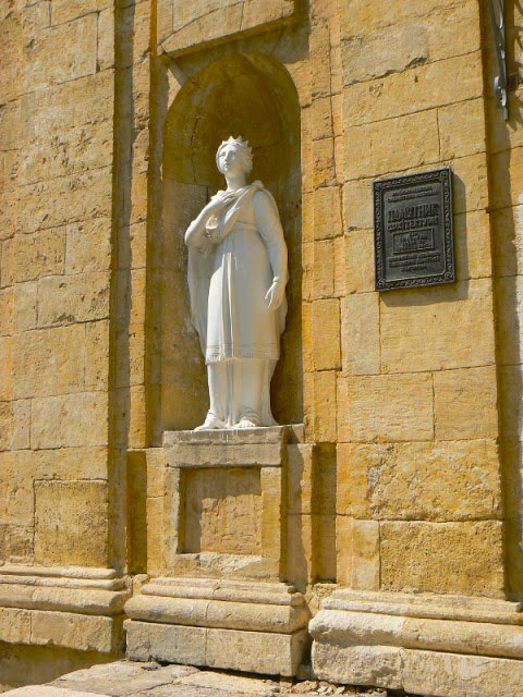 Скульптура святой