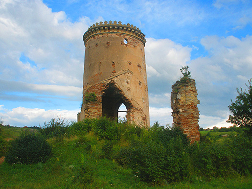 Постарілі стіни Червоноградського замку