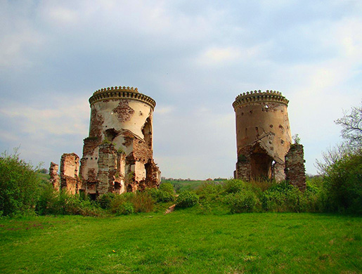 Червоноградский замок у Джуринского водопада