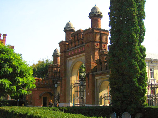 Чернівецький національний університет імені. Головні ворота, вид зсередини