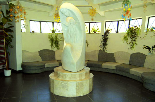 Музей Писанка в Коломиї. Скульптура матері Божої з дитиною
