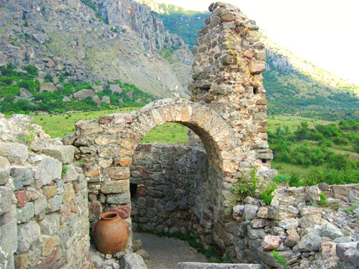 урочище Демерджи, в  средневековой крепости Фуна