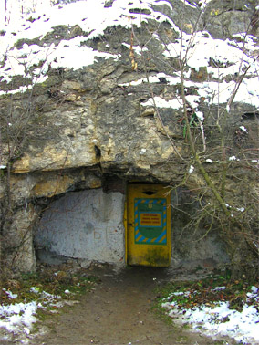 Вхід в печеру Млинки