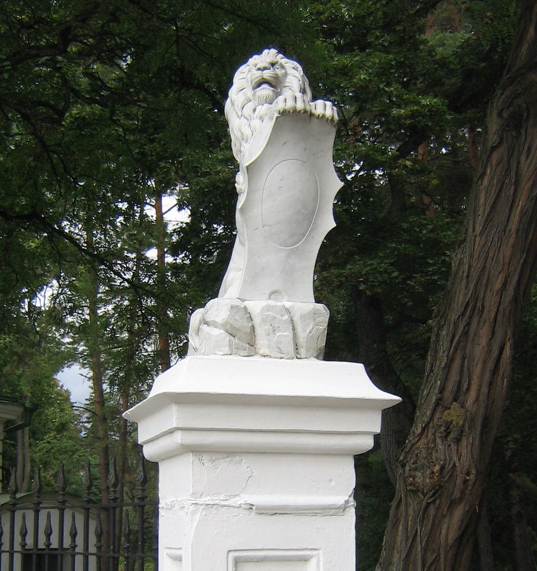 Скульптура льва. Качановка