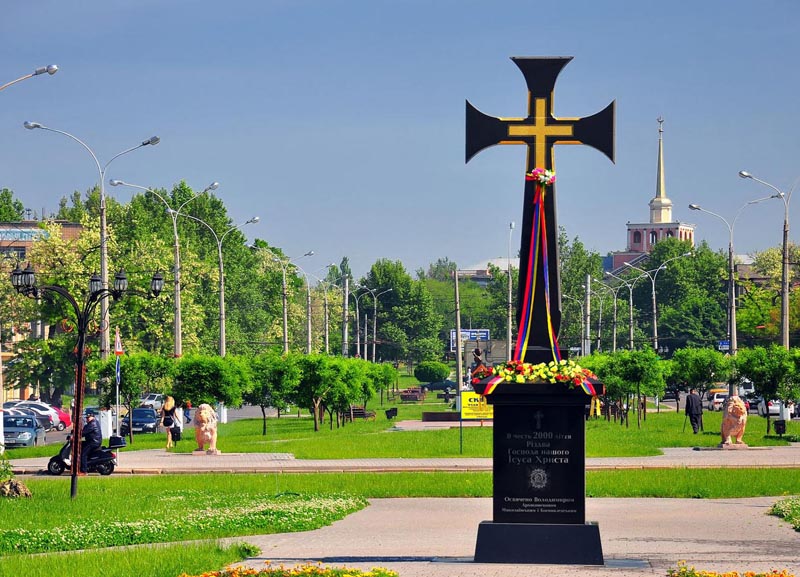 Хрест на честь 2000-ліття Різдва Христового. Миколаїв, вул. Садова