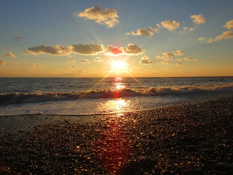 Захід сонця на морі в Одесі