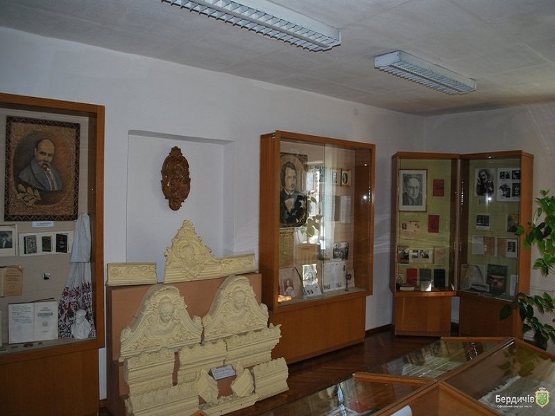 Зал музея, посвященный XIX веку
