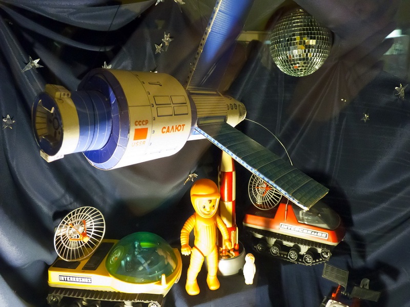 1960-е привнесли в мир игрушек космические мотивы