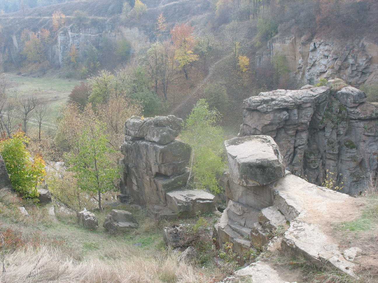 Скелі в Букському каньйоні нагадують Стоунхендж. Фото: AnnaTroicka, CC BY-SA 3.0