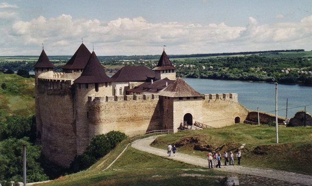 Хотинська фортеця з боку В'їзної (південної) брами. Автор: Mehlauge, ліцензія: CC BY-SA 3.0