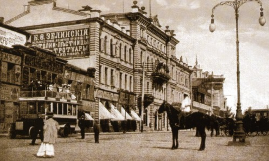 Будинок міської думи Харкова на початку XX століття. На цьому фото - ще у стилі неоренесансу.