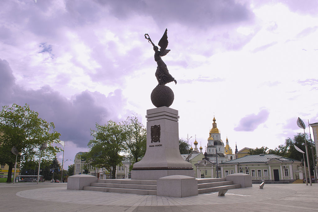 Пам'ятник Незалежності "Україна, що летить" на Майдані Конституції встановлено 2012 року. Фото: EugeneNight, CC BY-SA 3.0