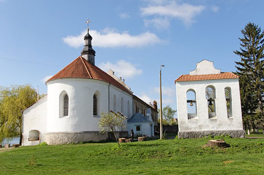 Церква при замку Острозьких