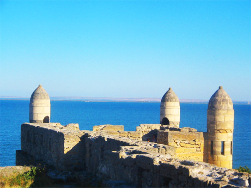 Турецька фортеця Єні-Кале на Керченському півострові. Вид зсередини фортеці