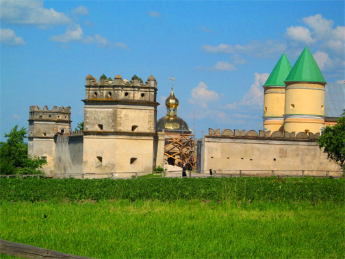 Замок князей Острожских. На територии замка