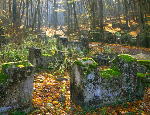 Печерне місто Чуфут-Кале. старе кладовище