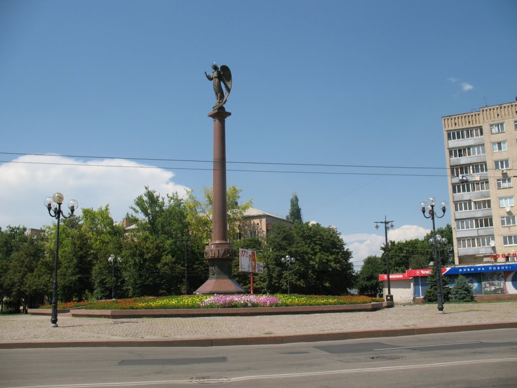Монумент Янголу-охоронцю на площі Незалежності