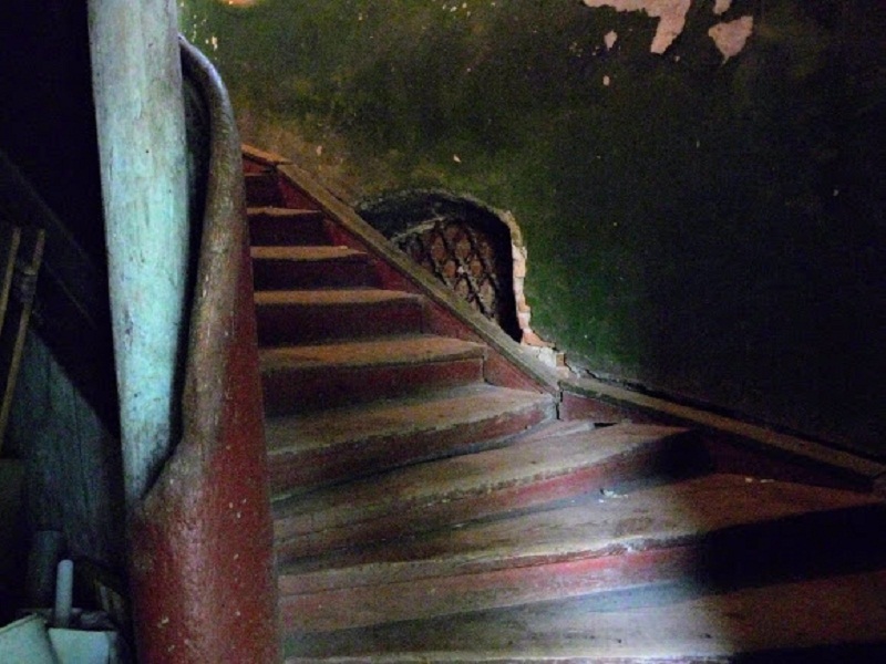 Старая лестница в «греческой» части дома