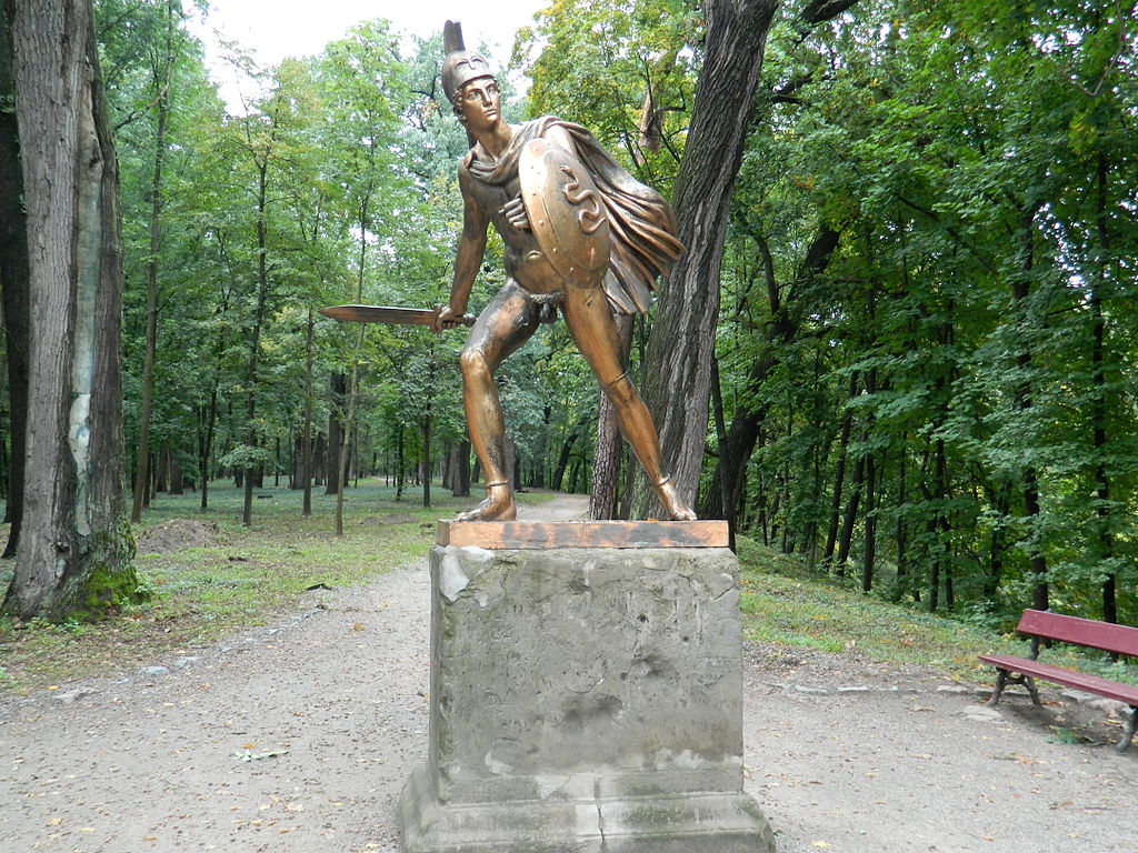 Римський воїн. Статуя в дендропарку "Олександрія"