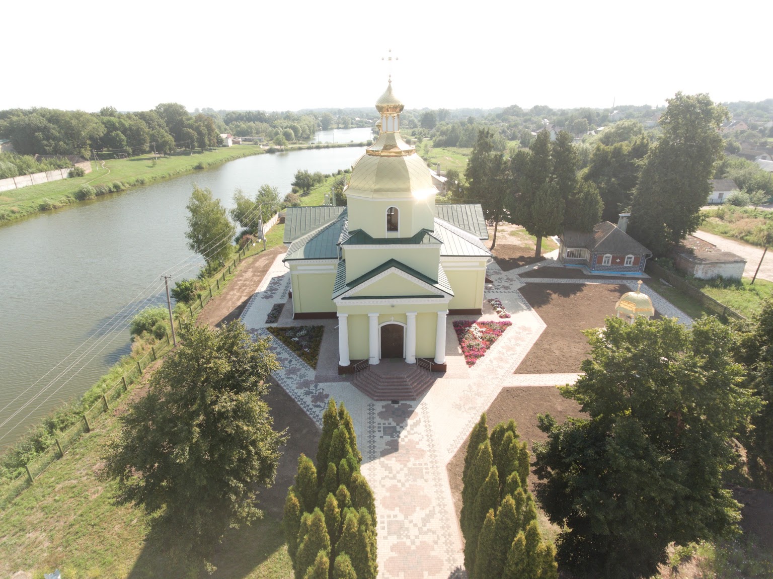 Спасо-Преображенська церква в Ічні зі пташиного польоту. Фото: Андрій Чуйко